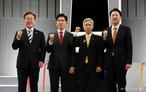 거세진 김문수·이준석 협공...이재명 "정치, 비판만으로 할 수 있지 않아"