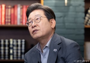 '성장하되 격차는 작게'...375페이지 공약집에 담긴 이재명의 고민