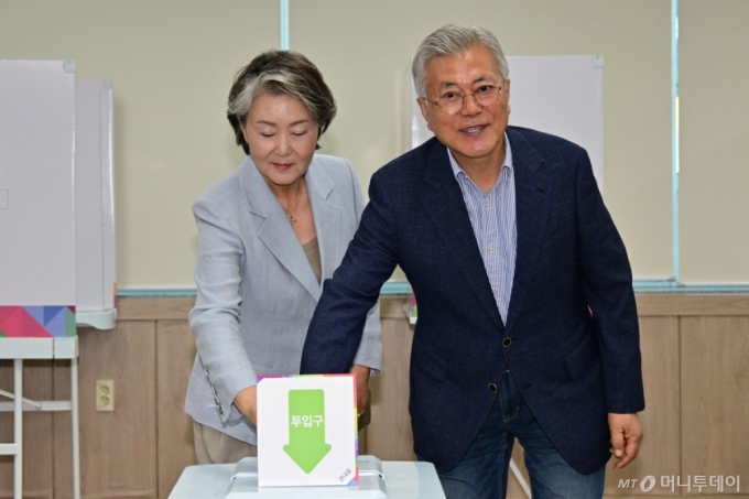 문재인, 사전투표 독려…"조기대선이 왜 치러지는지 기억해주시길"