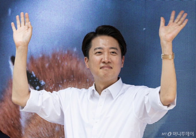 이준석, 사전투표 첫날 대학가·판교 공략…"투표율 80~90% 넘겼으면"