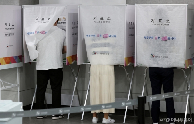평일 사전투표 한계?…오후 2시 투표율 28.6%, 직전 대선 밑돌아