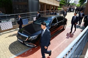 '지뢰 폭발도 견딘다'...이재명 대통령의 첫차, 삼각별의 정점 '마이바흐'