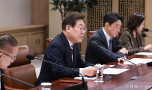 李대통령, 비상경제TF서 추경 논의···개인번호 주며 "아이디어 달라"