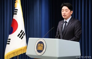 [속보]강훈식 "사라진 여성가족비서관, '성평등가족비서관'으로 확대"