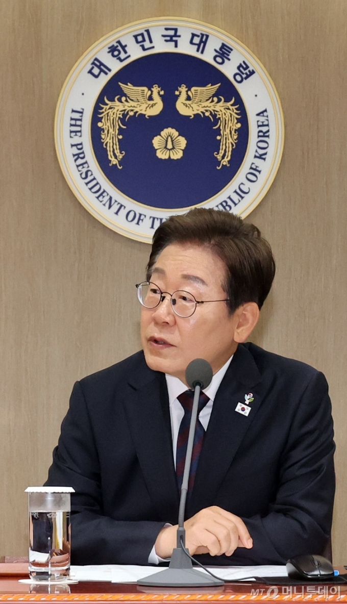 이재명 대통령, 국무위원들에 "평소보다 바빠졌죠? 열심히 임해줘 감사"