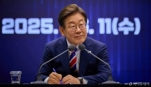 이재명 대통령 "소모적 남북 적대행위 중단…대화 협력 재개할 것"