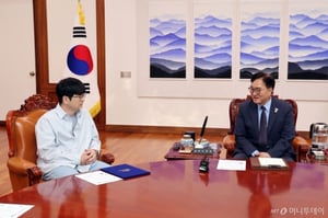 탁현민, 국회의장 행사기획자문관 위촉…"무보수로 도울 뿐"