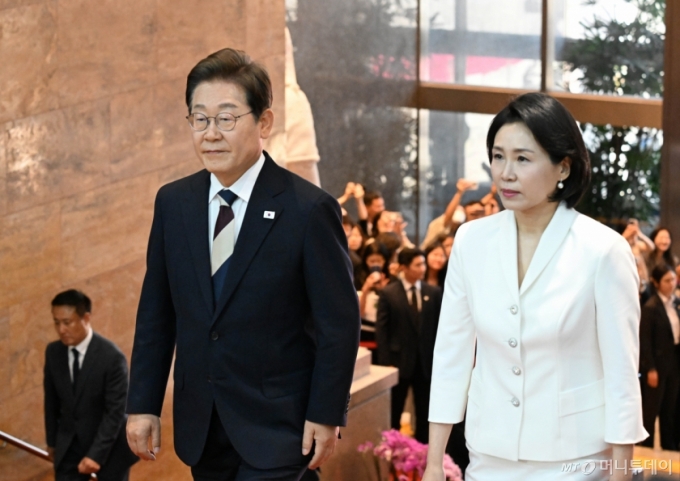 '대전 며느리' 본 이재명 대통령···'소년공 친구들'도 하객 초대