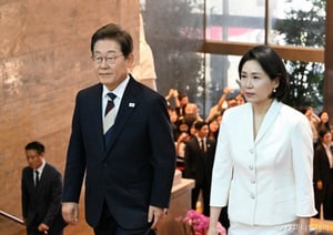 '대전 며느리' 본 이재명 대통령···'소년공 친구들'도 하객 초대
