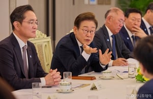 이재명 대통령 국정수행 첫 평가, '잘 한다' 59%...尹보다 7%p↑