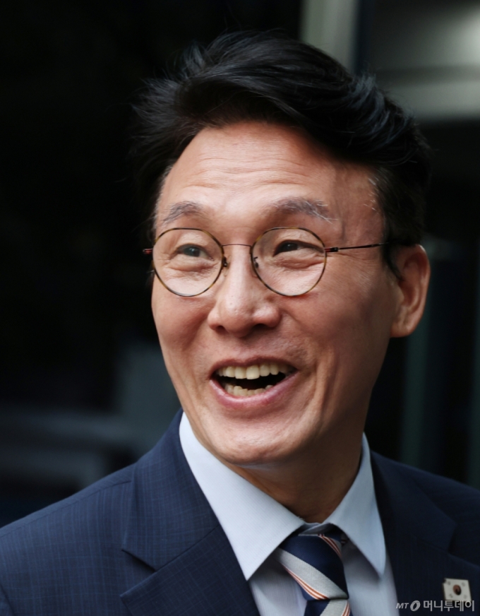 김민석 "집 한 채 없이 2억 안 되는 재산에 무슨 비리 틈타겠나"