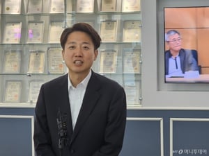 이준석 '당 대표' 출마? "아직 의사 판단 안해…여름에 당 정비 마무리"