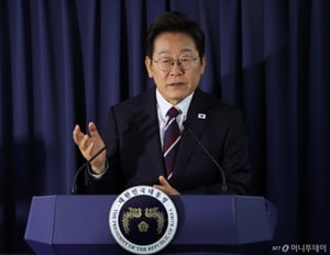 '국제무대 데뷔전' 이재명 대통령 "외교, 한쪽 손해되는 건 바람직 안해"