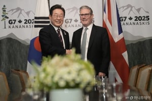 [속보]"한-영국 정상, 전략적 파트너십에 디지털공급망·청정에너지 포함"