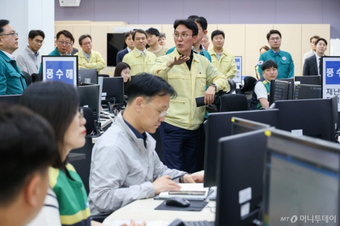 김민석, 장마 대비 점검…"재난 위기보다 먼저 뛰는 정부로 탈바꿈"