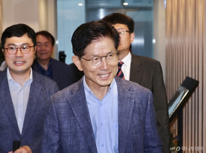 "당 위해 멍에 져달라" 요청에도...김문수 "당권 도전? 생각 안 해봤다"