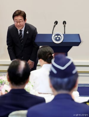 [속보]이재명 대통령, '토니상 6관왕' 뮤지컬 작가 만난다