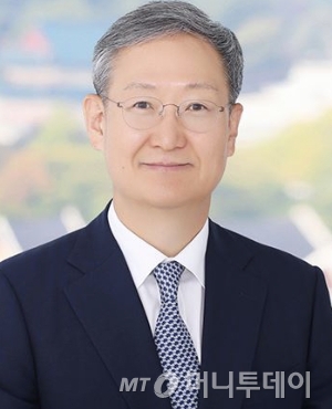 '검찰 출신' 봉욱 민정수석…與 "검찰 조직 경험자, 개혁 잘 이끌 것"