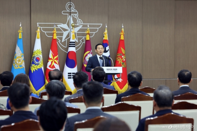 이두희 국방장관대행, '귀환 국군포로' 빈소 찾아 조문…임명 후 첫 행보