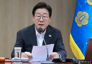 트럼프 관세 유예, 시간 벌고 말 아낀 이재명 대통령···"결국 패키지딜"