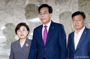 국민의힘 지지율, 5년 만에 20%선 붕괴…민주당 43%