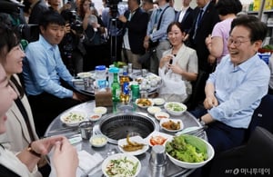 "주가 올라 외식 왔는데···" 고깃집서 이재명 대통령 본 시민들 반응