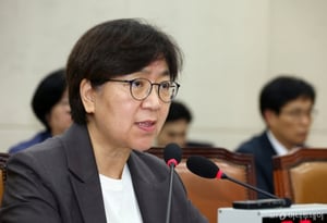 "코로나株로 시세차익 아냐…30년간 직접 농사" 해명 나선 정은경