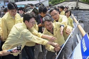 수해 현장 찾은 김민석 총리 "기후이상 시대, 대응법 근본 혁신해야"