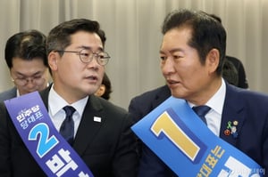 '강선우 사퇴 촉구' 박찬대의 배팅…1등 정청래에 위협될까