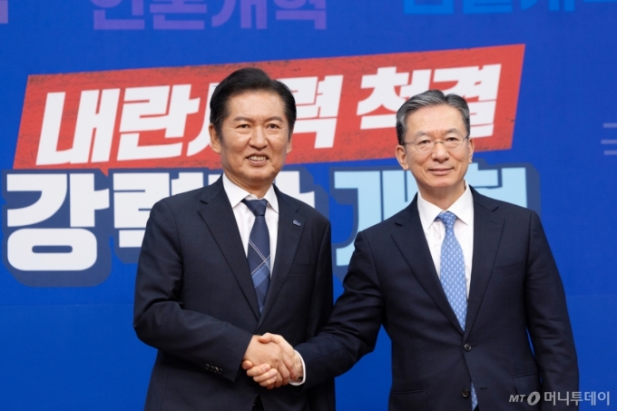 정성호 만난 정청래..."국민과 당원이 만족할 검찰개혁 해내실 것"