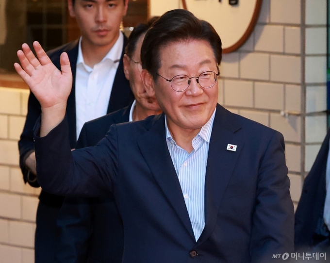 이재명 대통령이 돌아온다···'정상회담·사면·인사' 당면 과제