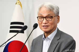 국민의힘, '전당대회 소란' 전한길에 '경고'..."재발시 중징계"