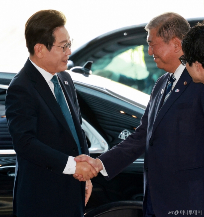 이재명 대통령 "친구처럼" 이시바 총리 "마음 든든"···113분 한일회담 어땠나