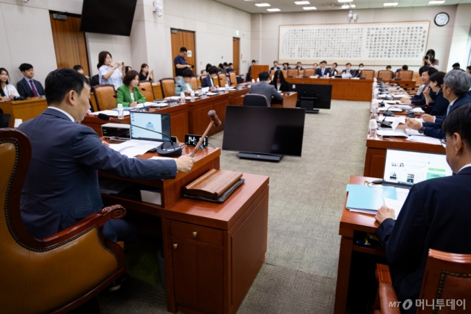 '수사 기간 연장+재판 생중계' 특검법 개정안, 법사위 소위 통과