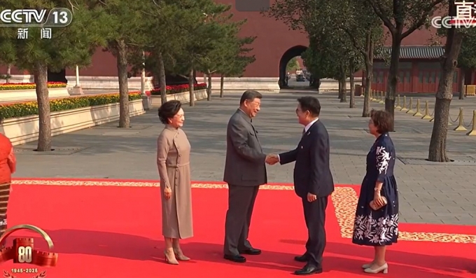 우원식 국회의장, 김정은과 악수…시진핑엔 "APEC 참석해달라"