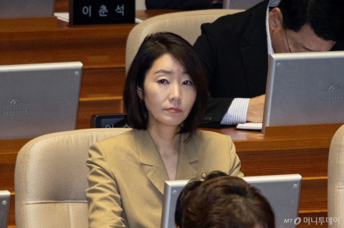 與강선우 근황 공개 "복지위 떠나 외통위로…새로운 여정 시작"