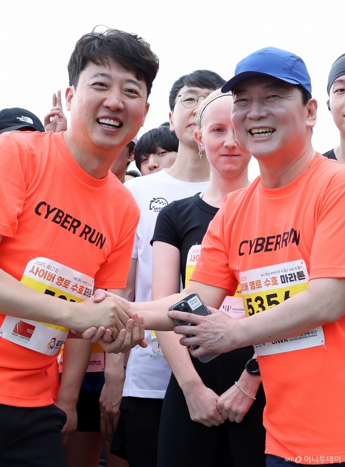 "과학기술→정치 전반"…마라톤 함께 뛴 안철수-이준석, 정치도 연대?