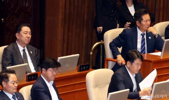 "내란 청산" 앞세워 여야 합의 뒤집은 與…좁아지는 협치의 길