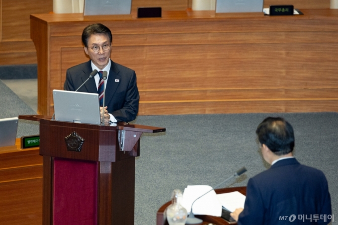 김민석 총리 "대미 투자, 재정적 부담이라면 국회 동의 받아야"
