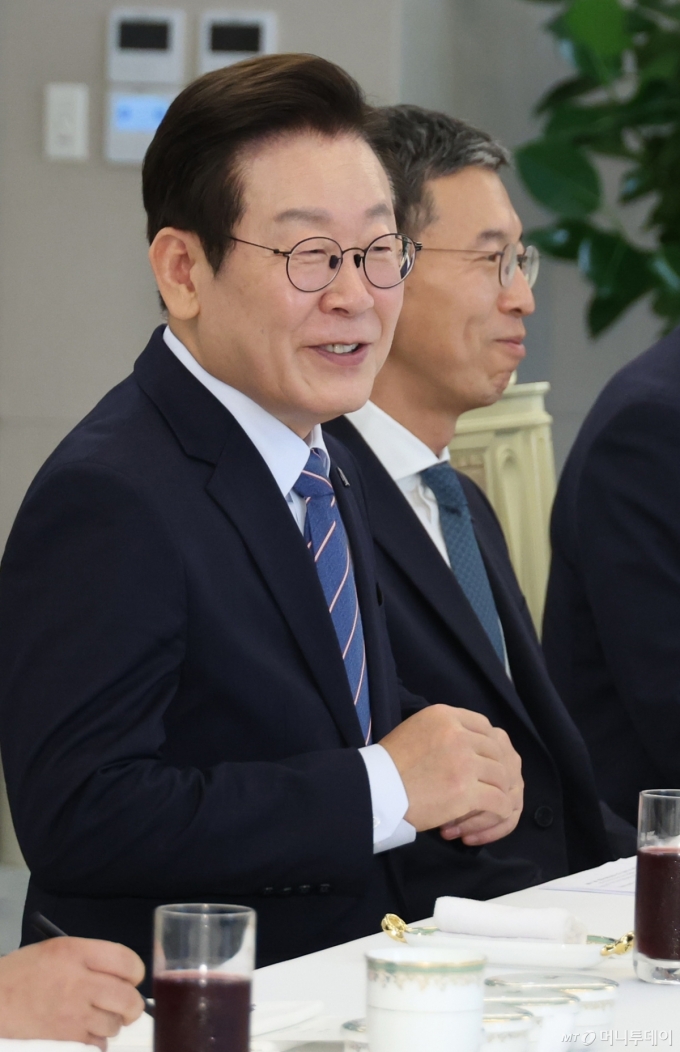 이재명 대통령, 증권사 만나 "'국장 복귀는 지능순' 되게 만들어야"
