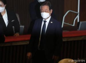 "김문기 모른다" 누가 거짓말…이재명-유동규 오늘 법정에서 만난다