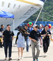 관광 오면 지원금… 현금 푸는 지자체