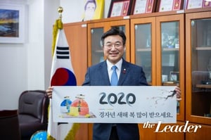 ��ȣ�� ���Ҿ���ִ� �繫����, ������ �Ѽ��� ������ �к����� ������