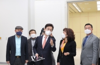 허태정 대전시장, 현대미술기획적 개막축하... 열린수장고 현장도 둘러봐