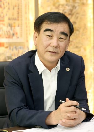 '여야 동수' 경기도의회 … 염종현 의장이 그리는 '협치'