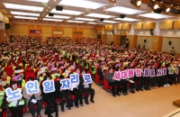 노인 일자리로 세대 통합 돌봄 시작