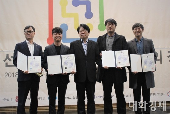 김범준 라프텔 대표(오른쪽 첫번째)