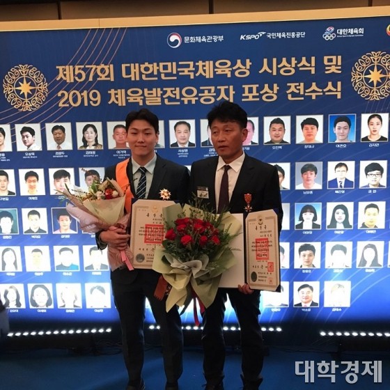 왼쪽부터 이관호 선수, 정상엽 감독
