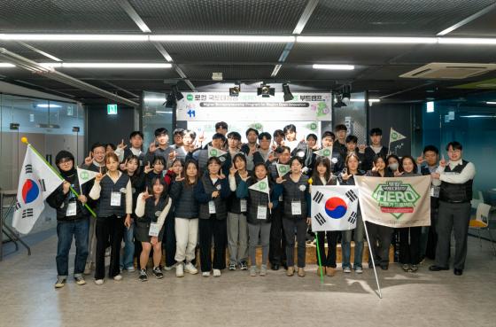 한국공대가 주관하는 로컬 국토대장정 '영웅 만들기 프로젝트'에 참여하는 학생들./사진제공=한국공대