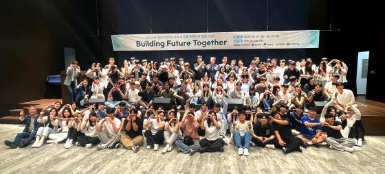 鼮 ۷ιó ؿ ϴ л  'Building Future Together' 縦 ./=鼮